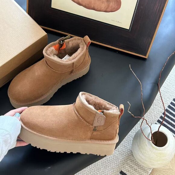 NWT UGG Classic Mini Bailey Zip Boots - Picture 1 of 9